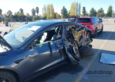 2021 Tesla Model 3 Long Range Dual Motor All-Wheel Drive z USA, uszkodzony, nr VIN 5YJ3E1EB0MF999077